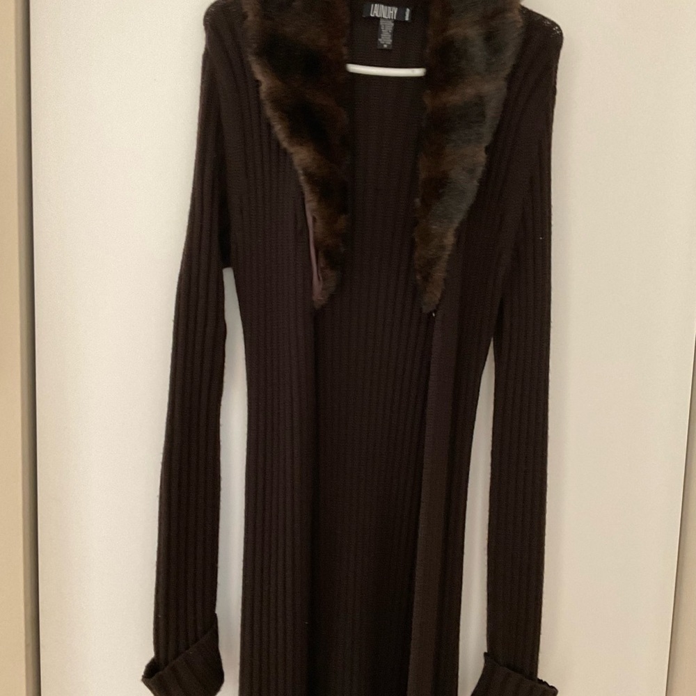 Coat. Long coat with detachable fur collar